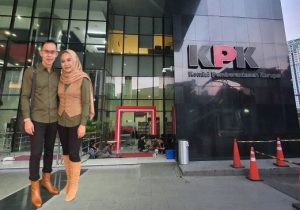 Riki, FB. “REVISI UU KPK SALAH JOKOWI?”